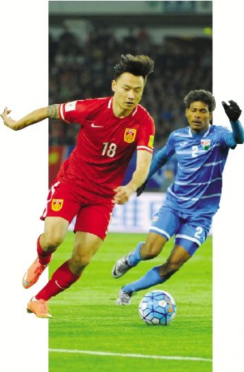 昨日，中国队在武汉体育中心以4个进球战胜马尔代夫队。本报记者 傅坚 摄