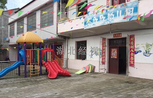 武汉新洲一幼儿园六一汇演围墙垮塌 1名女童身