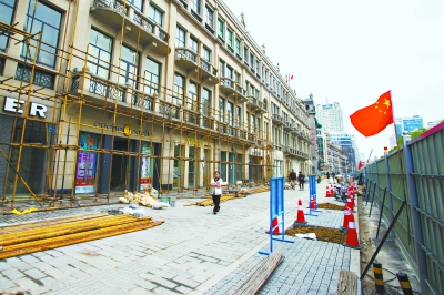 中山大道改造,增加步行空间宽度,老建筑恢复旧貌 记者胡九思 摄