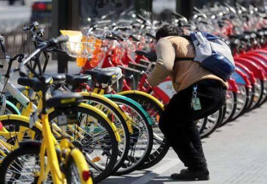 5月起武汉街头将出现2万辆斑马纹单车。这将是武汉本土网约车公司“斑马快跑”投放江城的首批共享单车。