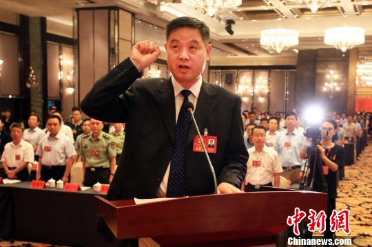 張家勝當(dāng)選湖北宜昌市市長(zhǎng) 劉良偉 攝