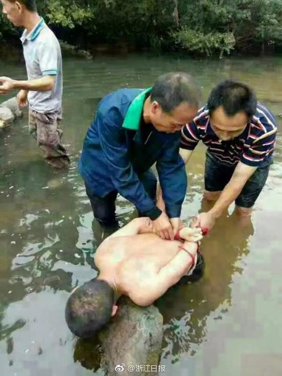 姚常鳳抓捕現(xiàn)場