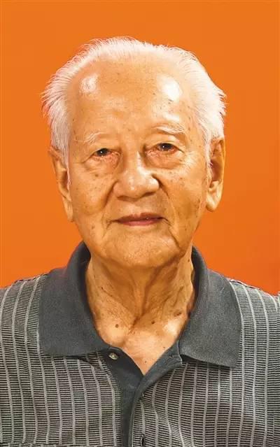 黄旭华，男，汉族，1926年3月生，中共党员，中船重工719研究所名誉所长。