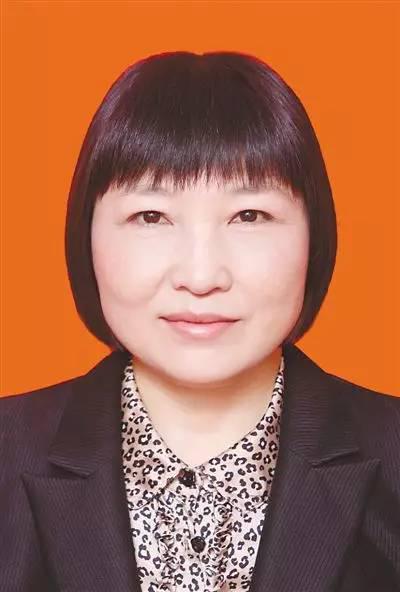 劉發(fā)英，女，土家族，1970年3月生，中共黨員，湖北省長陽土家族自治縣花坪小學副校長。