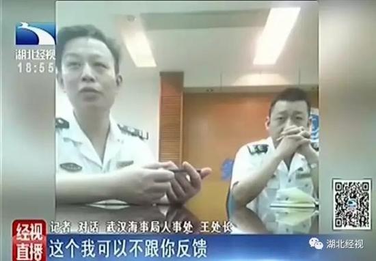 而當(dāng)記者詢問王處長(zhǎng)是否知道崔某峰請(qǐng)病假以后身在何方，又在做些什么時(shí)，王處長(zhǎng)并沒有正面回答。