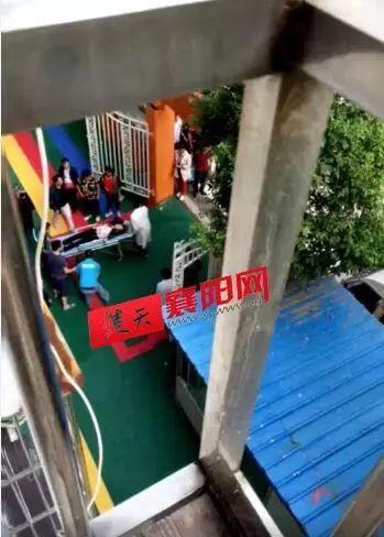 原标题:今早突发!襄阳一男子当街捅死前妻,捅伤前妻现男友…