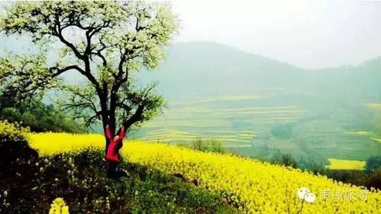 相传大禹治水时,保康马良为洪灾所害,大禹便开山辟石,疏沮水经重阳到通城,最后破门而出,峡口也因此得名。