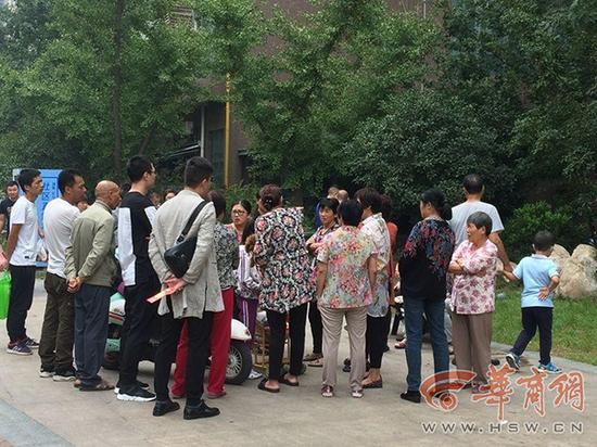 還有10多天就是中秋節(jié)了，因?yàn)橐粓?chǎng)意外的發(fā)生，母子倆和他們的家人，再也無(wú)法在一起團(tuán)圓了。