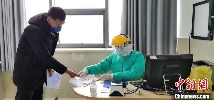 董红霖在工作。 山西天门医疗队供图