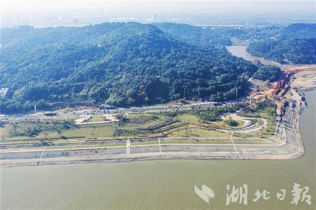 11月14日,俯瞰鄂州樊口一级水源保护地江滩。