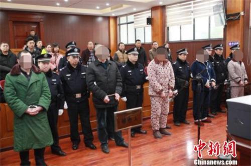 资料图:2018年02月8日,湖北襄阳市中级人民法院在枣阳对一带有黑社会性质的犯罪组织进行终审裁定。图为集中宣判现场 梁军 摄