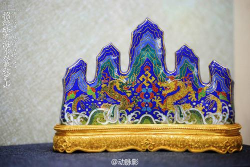 故宫博物院藏 清 乾隆 掐丝珐琅海水双龙纹笔山。来源:受访者供图