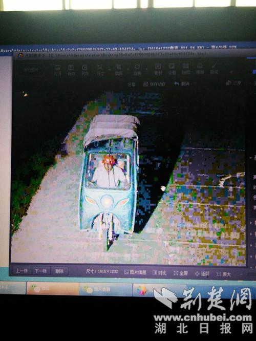 案发现场视频监控。图片由通讯员提供