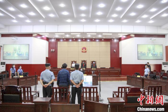 宜都市人民法院對該案公開宣判 李菁 攝
