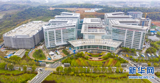建设中的武汉光谷同济儿童医院是光谷首家大型儿童专科医院和儿科急救中心，建成后将打造成为中部地区领先、国内一流的儿童医院。新华网发