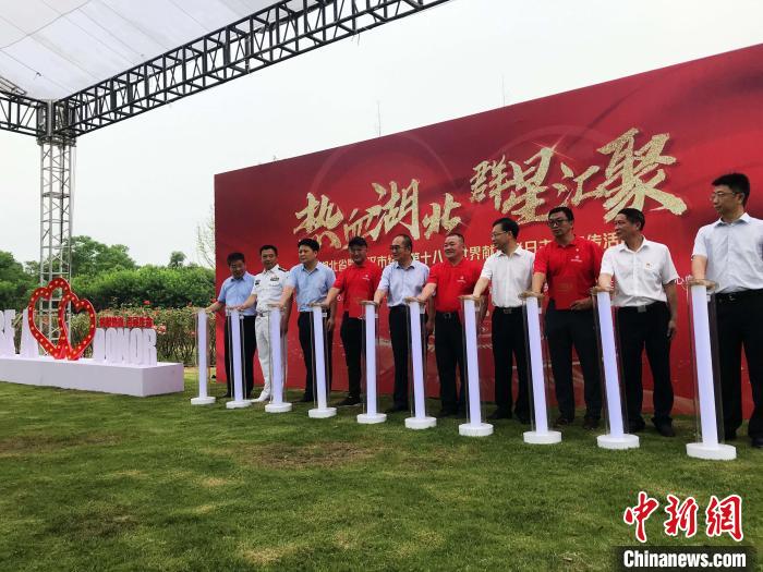 “热血英雄大道”亮相武汉东湖绿道。 张芹 摄