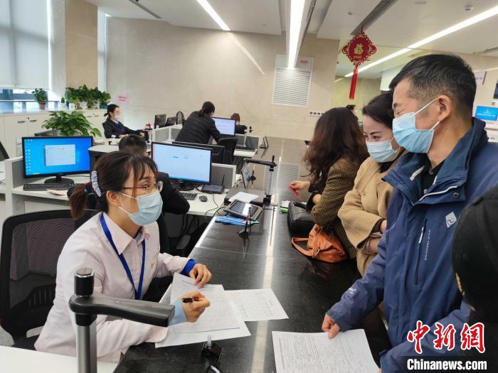 江汉区政务服务中心企业开办专区　武汉市市场监管局供图