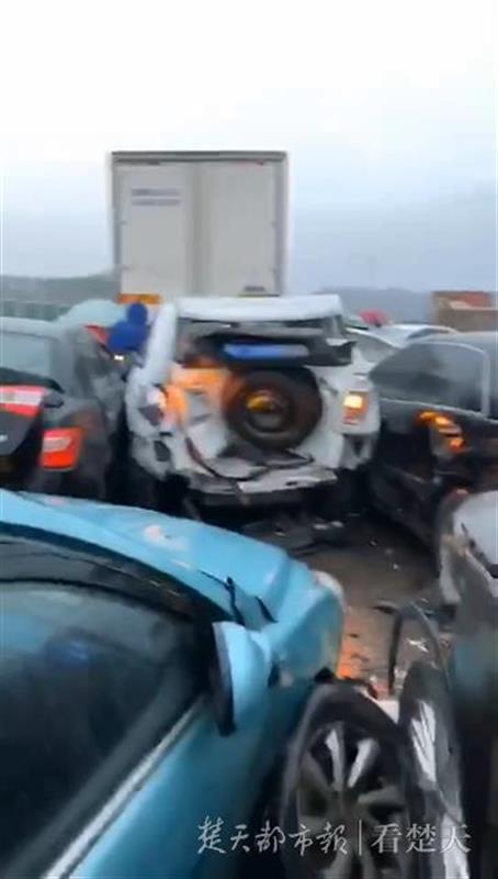 乘客遭遇惊魂车祸