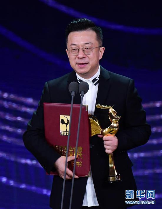 11月28日，电影《我的喜马拉雅》获得第33届中国电影金鸡奖最佳中小成本故事片奖。这是电影频道电影创作部主任唐科在领奖后发言。新华社记者 魏培全 摄