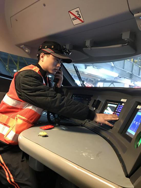 付康龍除夕堅(jiān)守崗位。通訊員 周明 攝