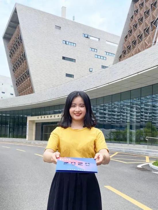 武汉|武汉这些大学新版通知书来了 有惊艳到你吗？