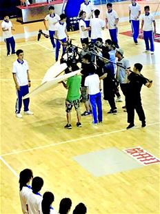 图为:陈飞宇在拍摄中