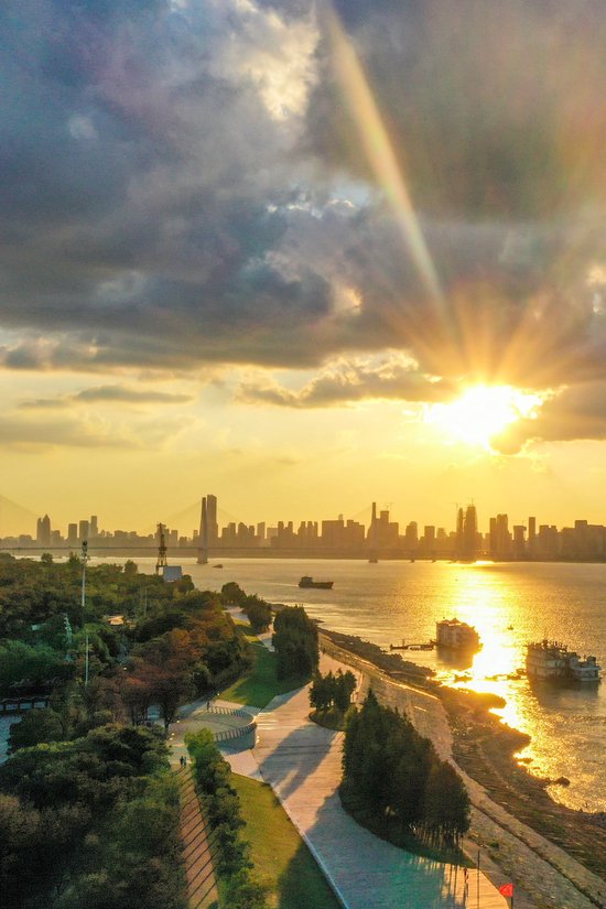 青山江滩风貌（青山区融媒体中心供图）