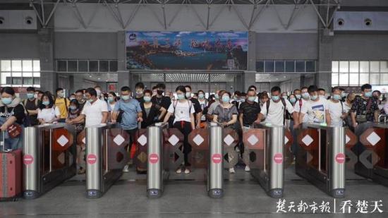 鄂西南|鄂西南铁路暑运已送客过百万 8月客流已恢复4成以上