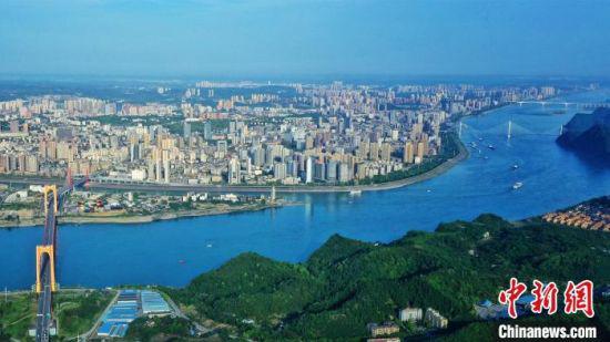 宜昌不断筑牢长江岸线生态屏障(资料图) 周星亮 摄