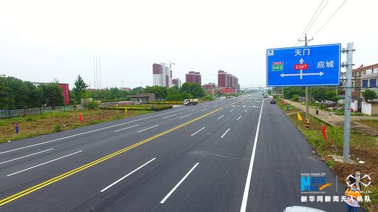 347国道应城绕城段与世纪大道路口。新华网发