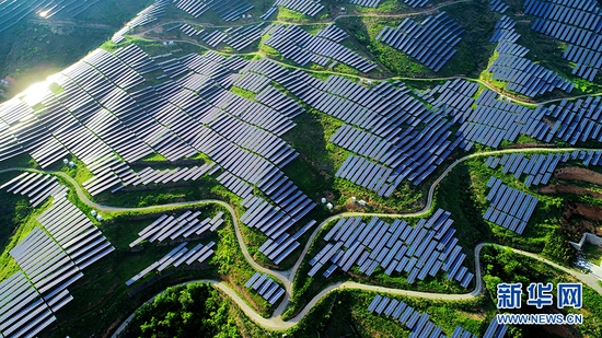 圖為湖北大力發(fā)展太陽能光伏發(fā)電產業(yè)。新華網發(fā)