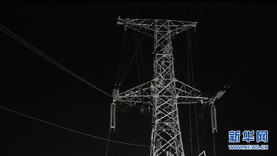 圖為湖北加快電力特高壓傳輸建設。新華網發(fā)