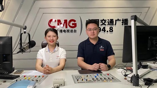 △左：中国交通广播FM94.8主持人 康艳 右：中国地质大学（武汉）招办主任 程旬