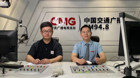 △左：中国交通广播FM94.8主持人 杨阳 右：中南财经政法大学招生办公室 穆帆