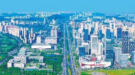 武汉高新大道为轴心的光谷科创大走廊生机勃勃。 （湖北日报全媒记者 柯皓 摄）