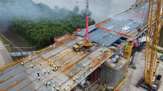 武汉长丰桥提升改造工程全线贯通。