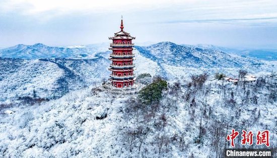 古隆中景区被白雪覆盖，银装素裹，美景如画。杨东 摄