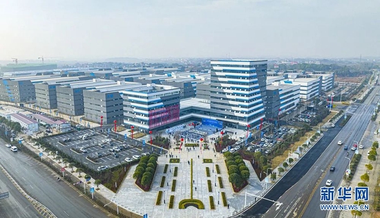 2022年12月31日,黄石大冶湖高新区电子信息产业园开园。新华网发