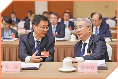 3月6日下午，十四届全国人大四次会议湖北代表团举行开放团组会议。本报记者 蒋雨师摄