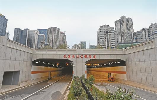 图为:位于汉口澳门路的主线出入口