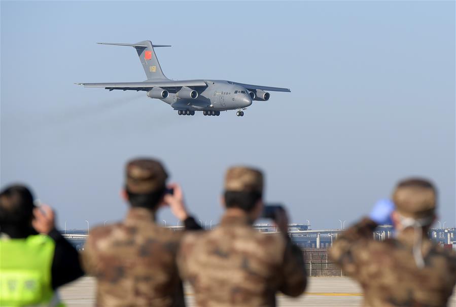 2月17日，一架国产运-20大型运输机飞抵武汉天河机场。新华社记者 李贺 摄