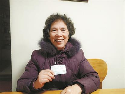 图为:侯远兰说起救人十分自豪