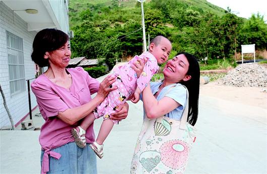 图为:垃圾焚烧发电厂实景图。