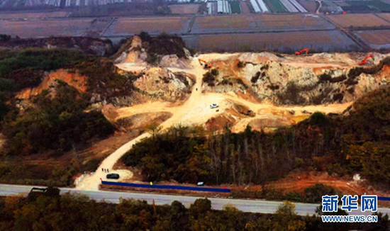 图为2019年11月拍摄的马鞍山采石场原始地貌。新华网发