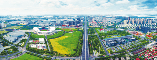 东风大道两侧，是全球汽车产业密度最大的区域之一。长江日报记者李永刚摄