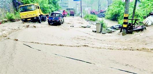 图为:恩施椿木营乡道路被淹