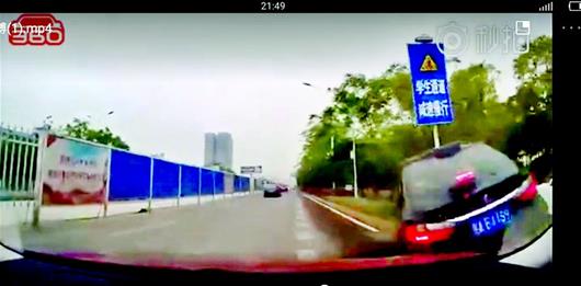图为:事故现场