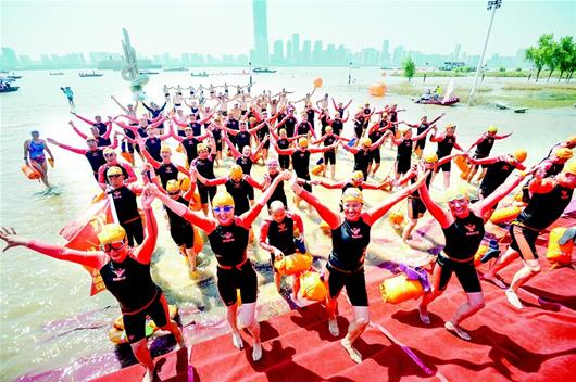图为:2017横渡长江三阳广场起水点
