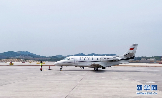 赛斯纳奖状C560飞机在花湖机场进行监视性飞行校验。新华网发