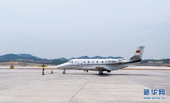 賽斯納獎狀C560飛機在花湖機場進行監(jiān)視性飛行校驗。新華網(wǎng)發(fā)